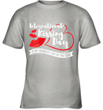 Womens Funny, International Kissing Day, International Kissing Day V Neck T Shirt Youth T-Shirt